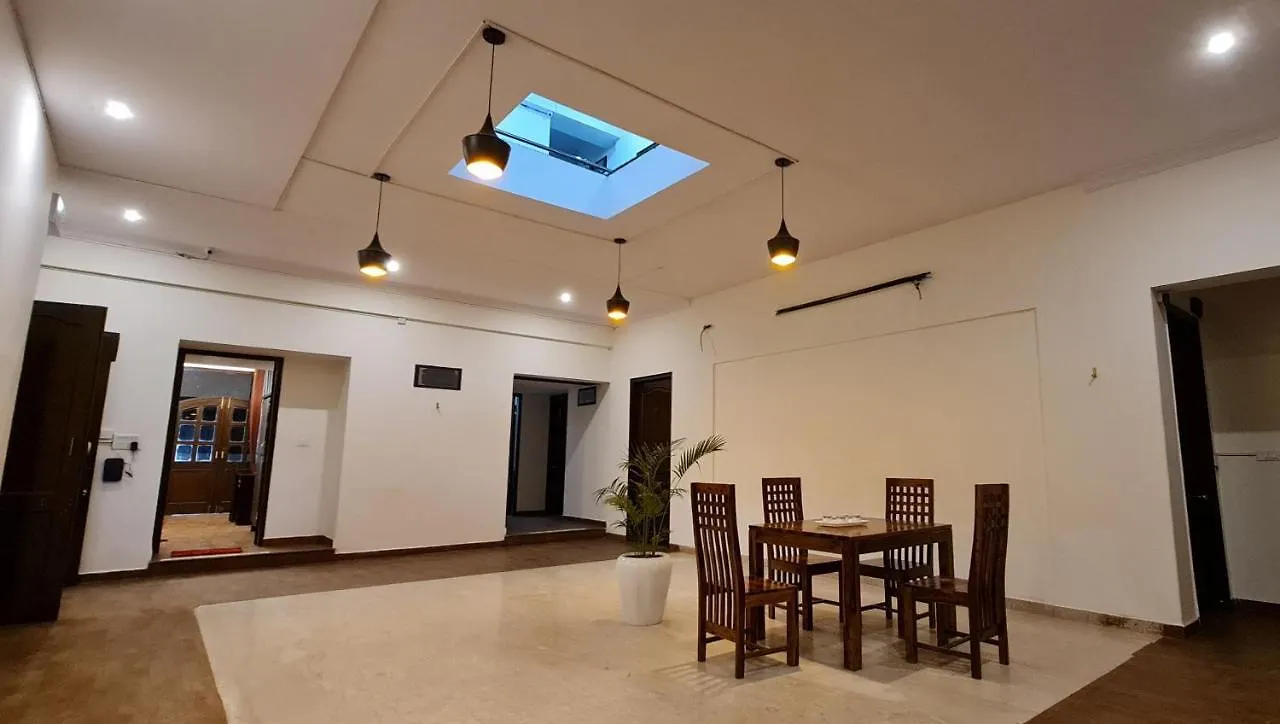 Nook Inn & Suites - Mg Road Metro グルガウン 3*,  インド